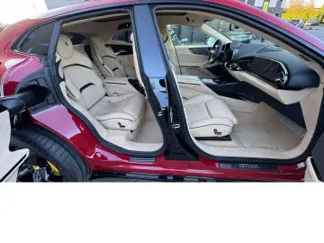 Ferrari Purosangue Carbon Panorama disponibilă imediat