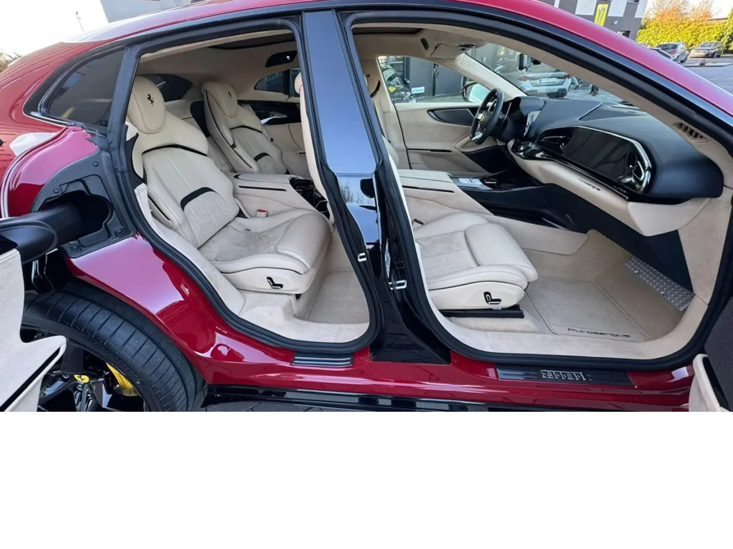 Ferrari Purosangue Carbon Panorama disponibilă imediat