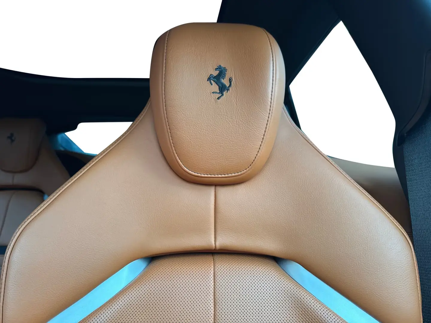 Ferrari Purosangue  Embleme  HiFi PDC Climă Piele