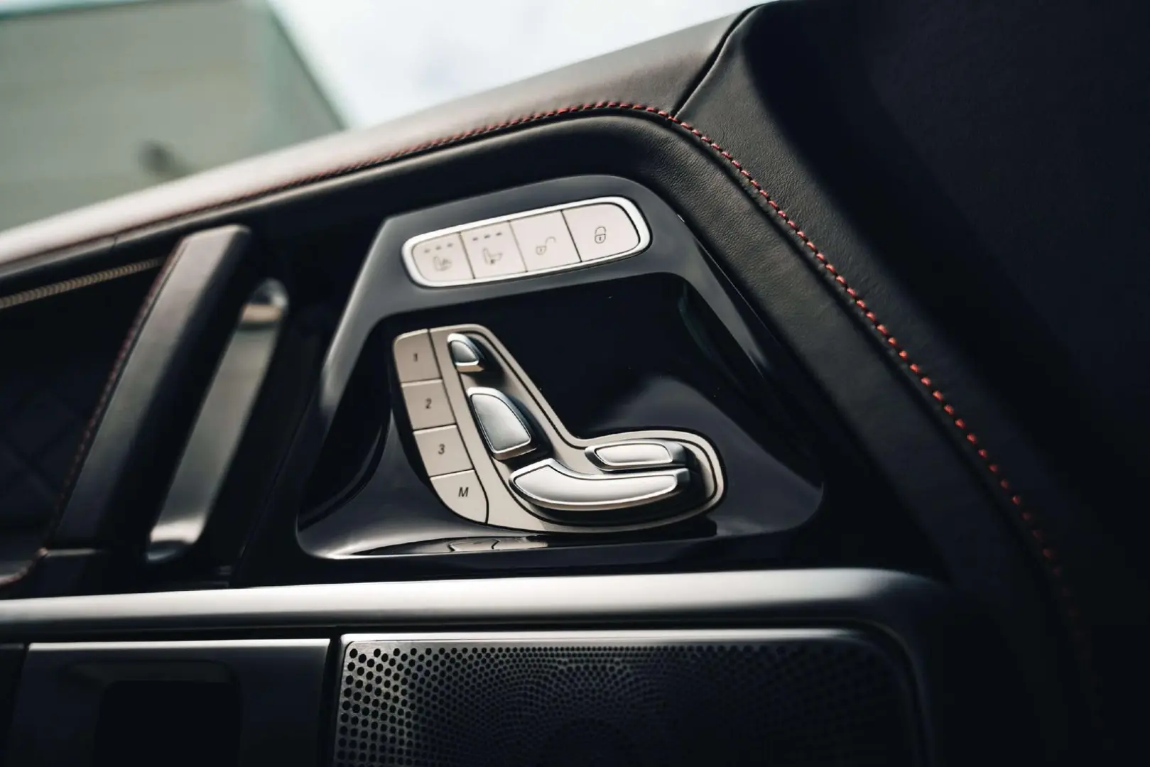 G 63 AMG 4x4  Manufaktur Carbon Massage 360 -Kamera