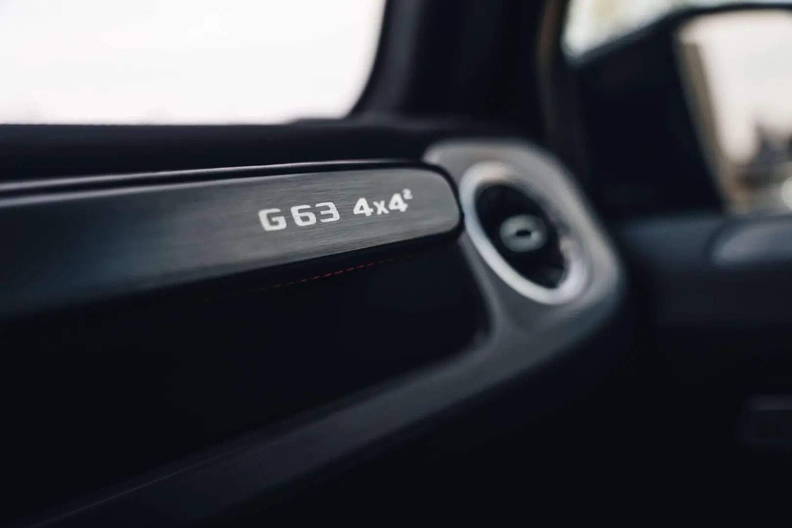 G 63 AMG 4x4  Manufaktur Carbon Massage 360 -Kamera