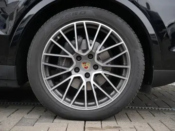 CAYENNE PLATINUM-LUFTF-PANO-HUD-MATRIX-BOSE-21RS