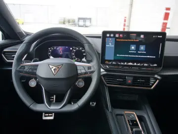 Formentor VZ 2.0TSI 4Drive Navi Mir Pano ACC Kam