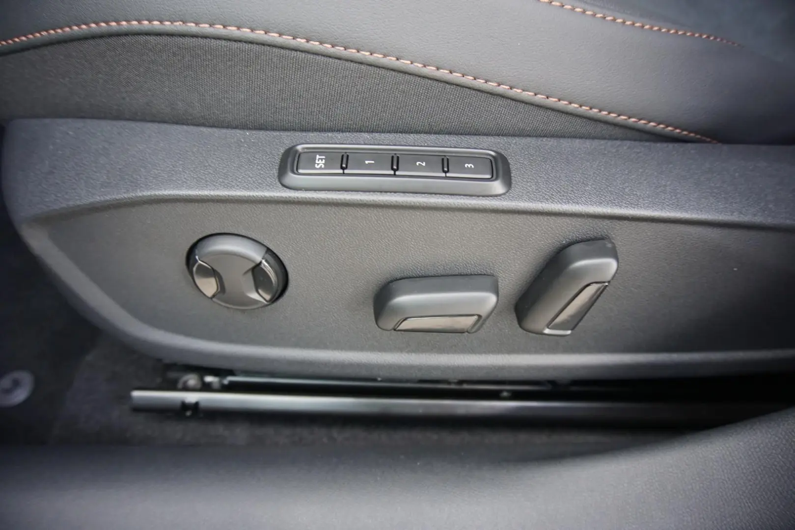 Formentor VZ 2.0TSI 4Drive Navi Mir Pano ACC Kam