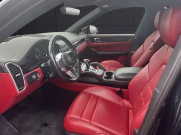 Cayenne E-Hybrid Matrix AHK Carplay Bose Head-up