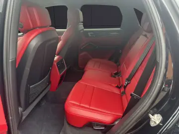 Cayenne E-Hybrid Matrix AHK Carplay Bose Head-up