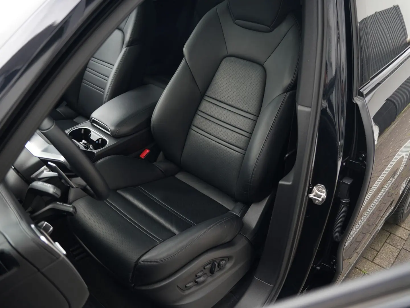 E-Hybrid SPORTDESIGN-HINTERACHSL.-PDCC-HUD-VOLL