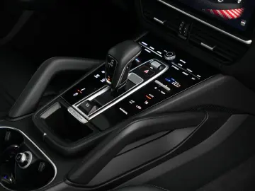 E-Hybrid SPORTDESIGN-HINTERACHSL.-PDCC-HUD-VOLL