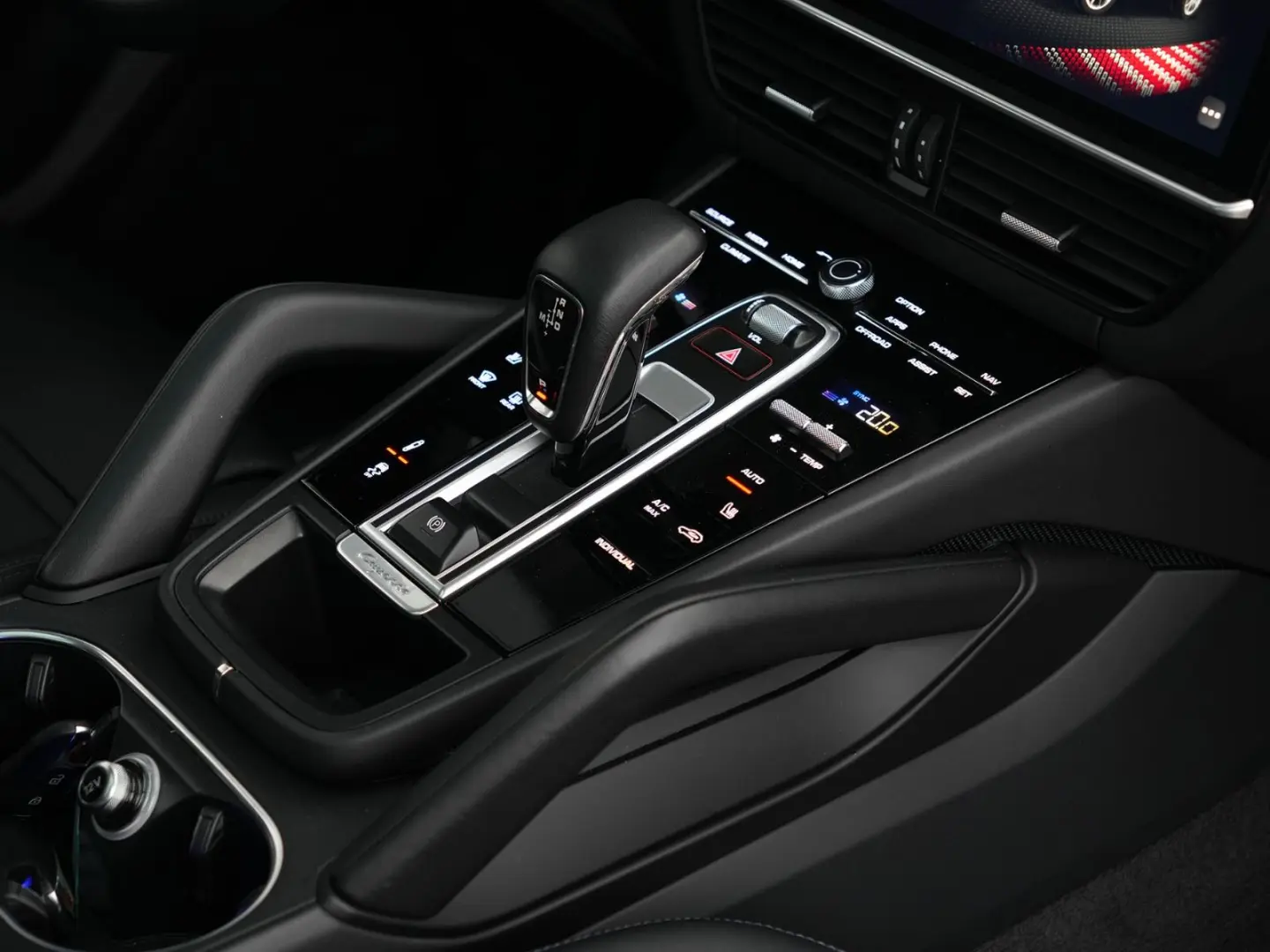 E-Hybrid SPORTDESIGN-HINTERACHSL.-PDCC-HUD-VOLL