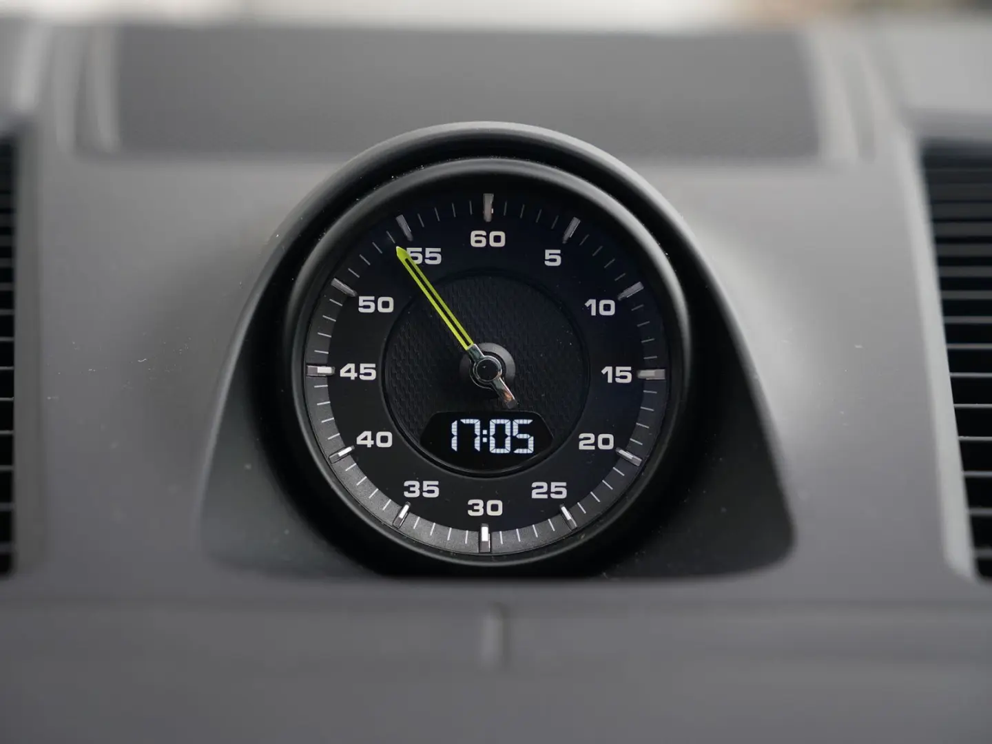 E-Hybrid SPORTDESIGN-HINTERACHSL.-PDCC-HUD-VOLL