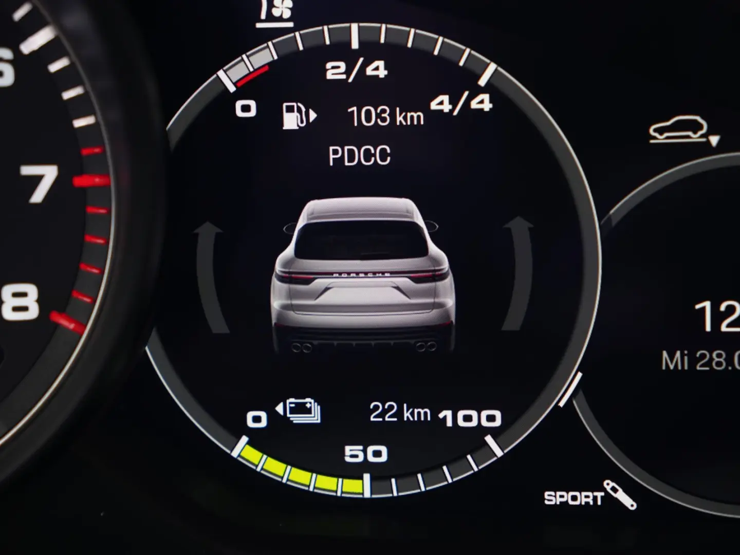 E-Hybrid SPORTDESIGN-HINTERACHSL.-PDCC-HUD-VOLL