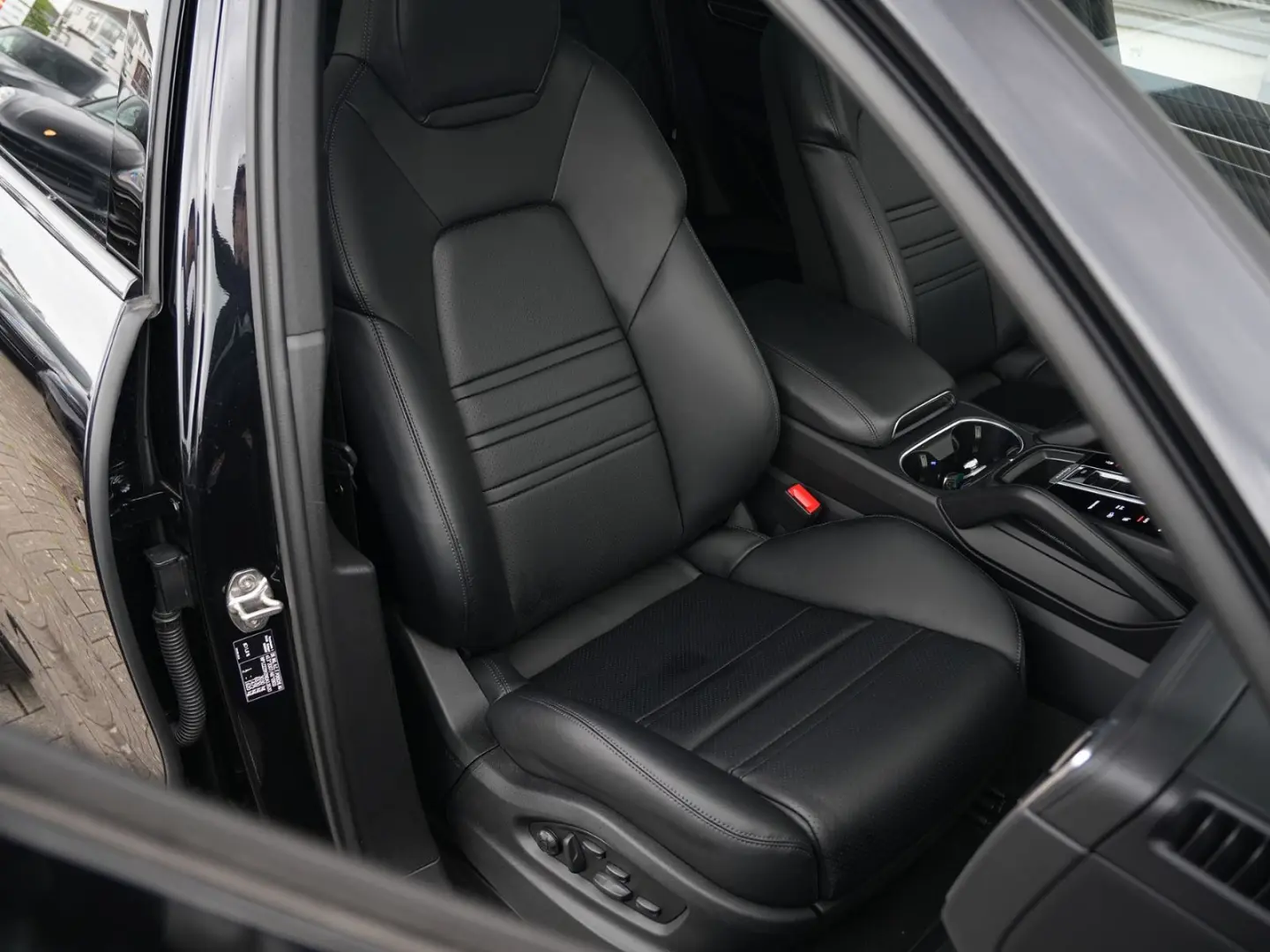 E-Hybrid SPORTDESIGN-HINTERACHSL.-PDCC-HUD-VOLL