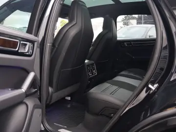 E-Hybrid SPORTDESIGN-HINTERACHSL.-PDCC-HUD-VOLL