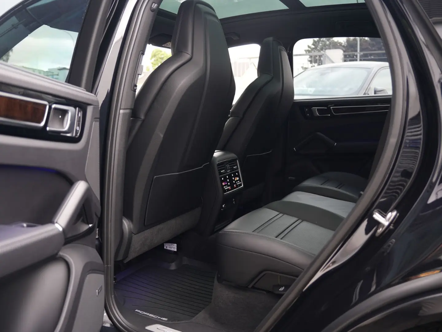 E-Hybrid SPORTDESIGN-HINTERACHSL.-PDCC-HUD-VOLL