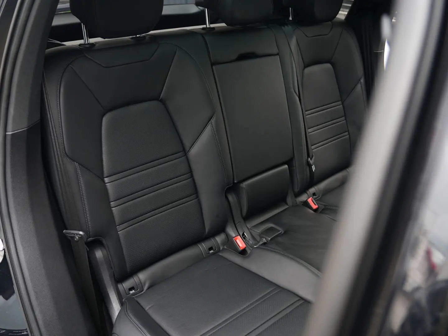 E-Hybrid SPORTDESIGN-HINTERACHSL.-PDCC-HUD-VOLL