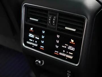 E-Hybrid SPORTDESIGN-HINTERACHSL.-PDCC-HUD-VOLL