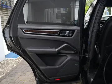 E-Hybrid SPORTDESIGN-HINTERACHSL.-PDCC-HUD-VOLL