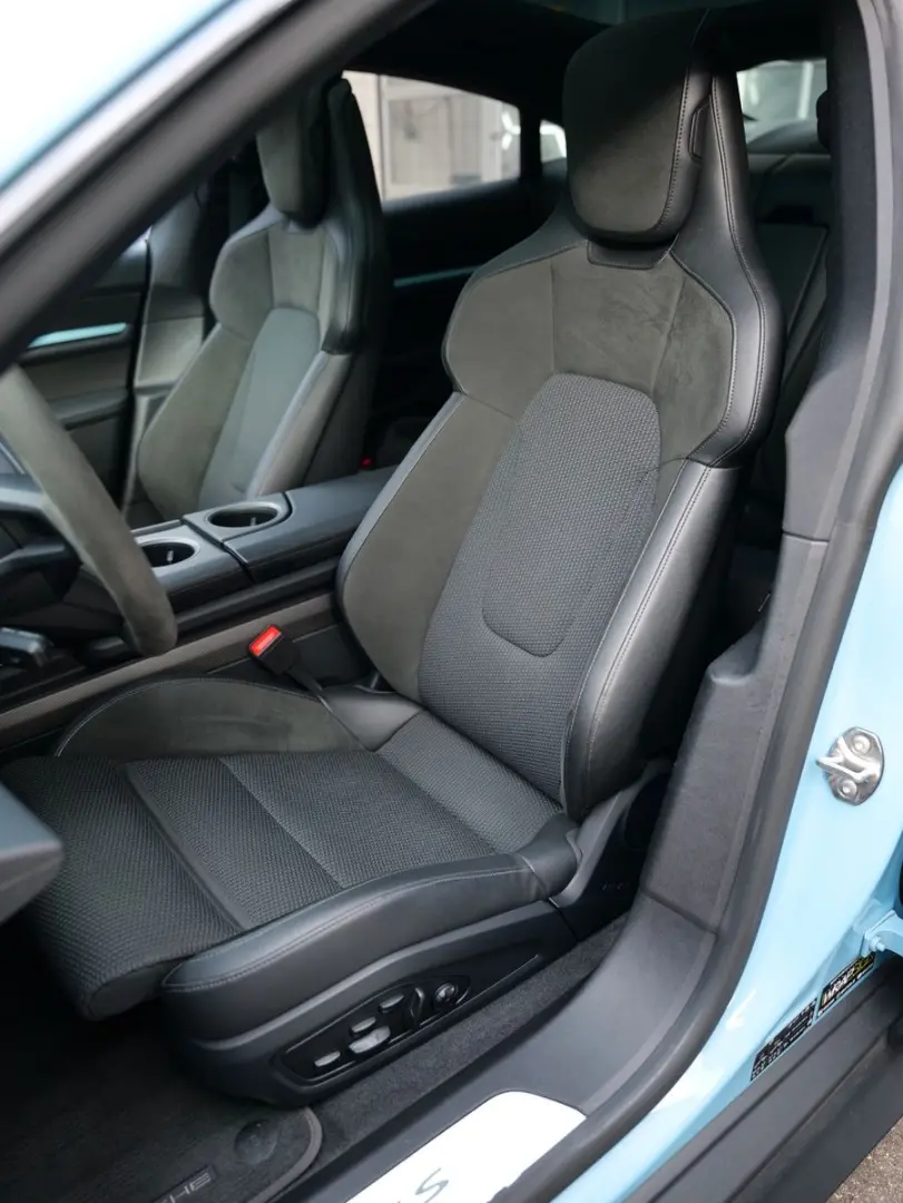 Taycan 4S SPORT DESIGN INNO PASSANGE SCREEN PANO