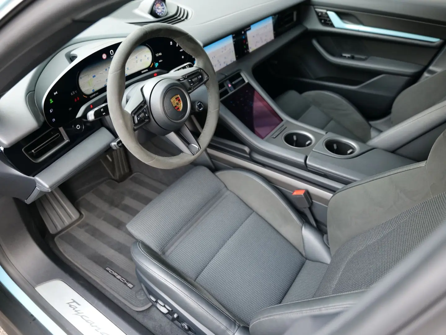 Taycan 4S SPORT DESIGN INNO PASSANGE SCREEN PANO