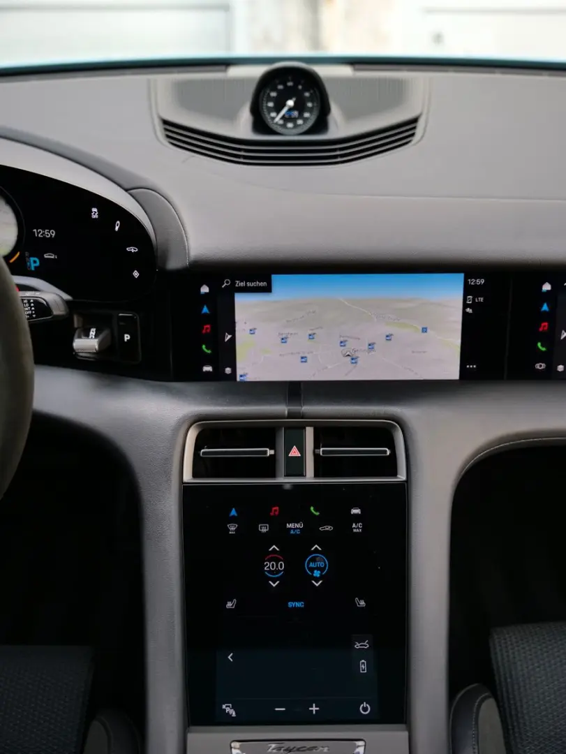 Taycan 4S SPORT DESIGN INNO PASSANGE SCREEN PANO