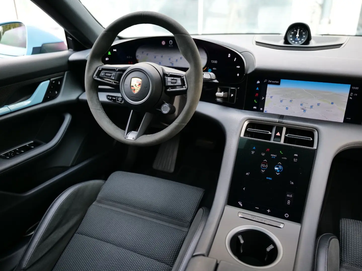 Taycan 4S SPORT DESIGN INNO PASSANGE SCREEN PANO