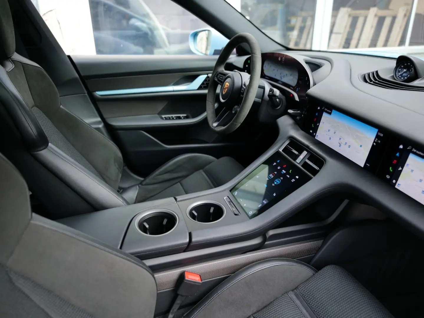 Taycan 4S SPORT DESIGN INNO PASSANGE SCREEN PANO