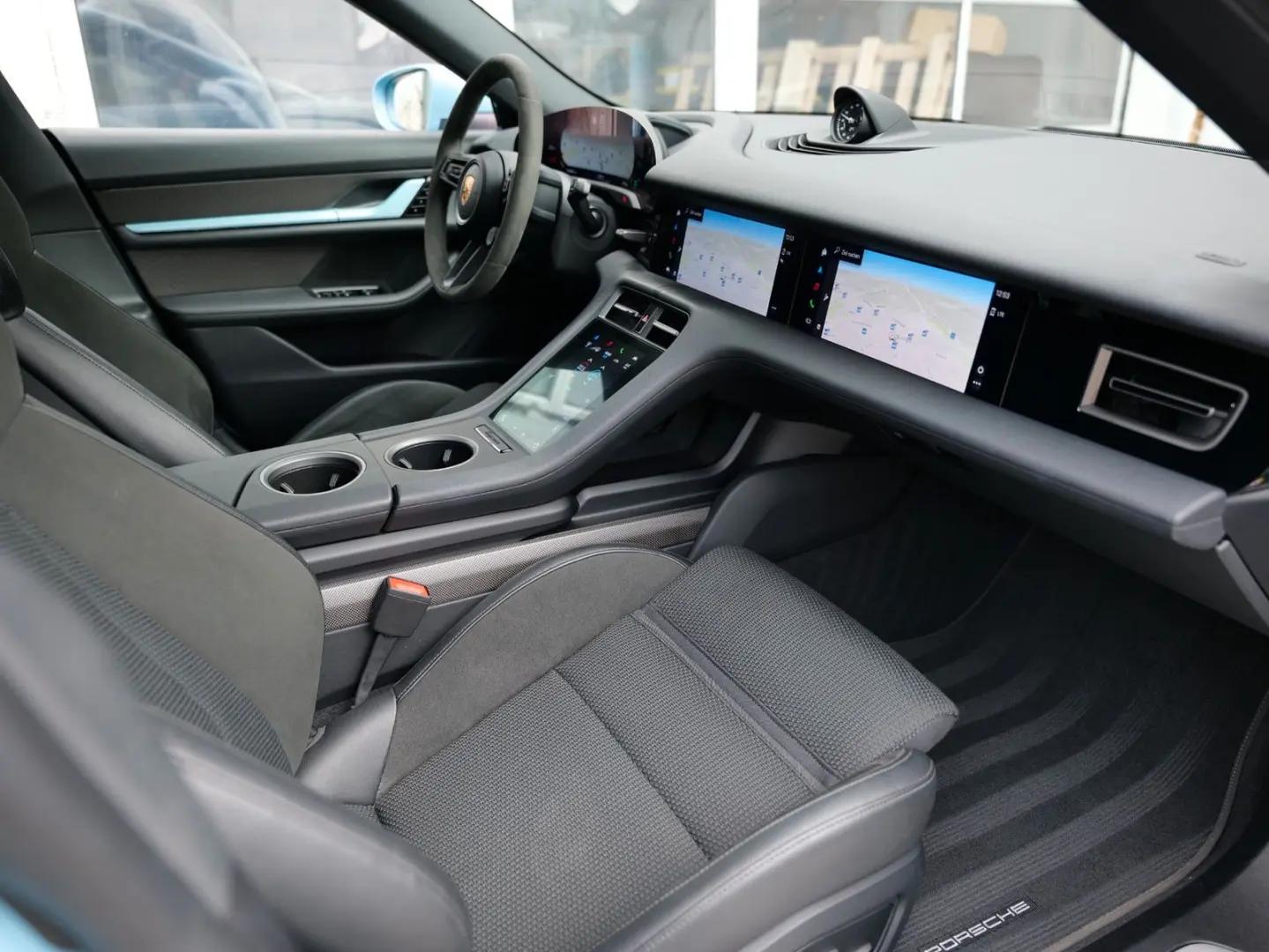 Taycan 4S SPORT DESIGN INNO PASSANGE SCREEN PANO