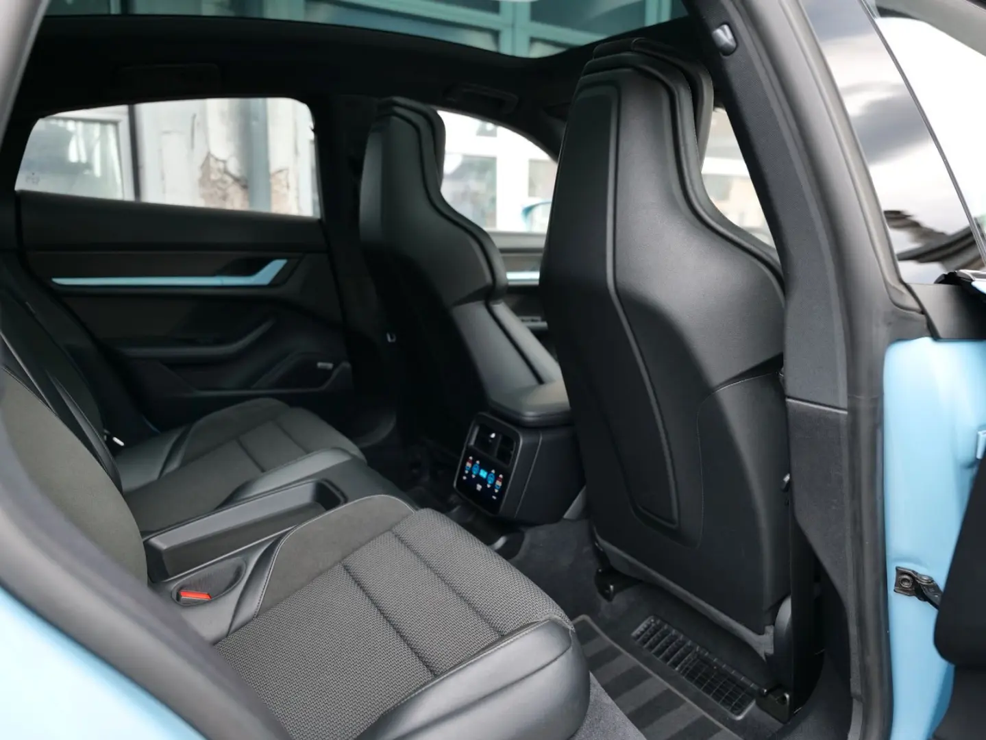 Taycan 4S SPORT DESIGN INNO PASSANGE SCREEN PANO