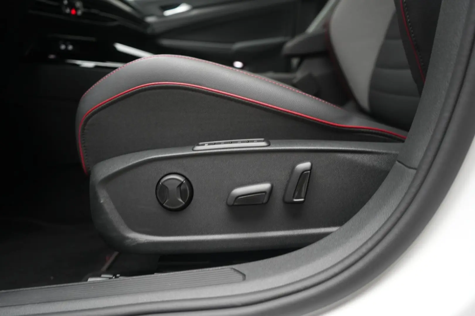 Golf GTI 2.0 TSI DSG Clubsport Leder Kamera Virt