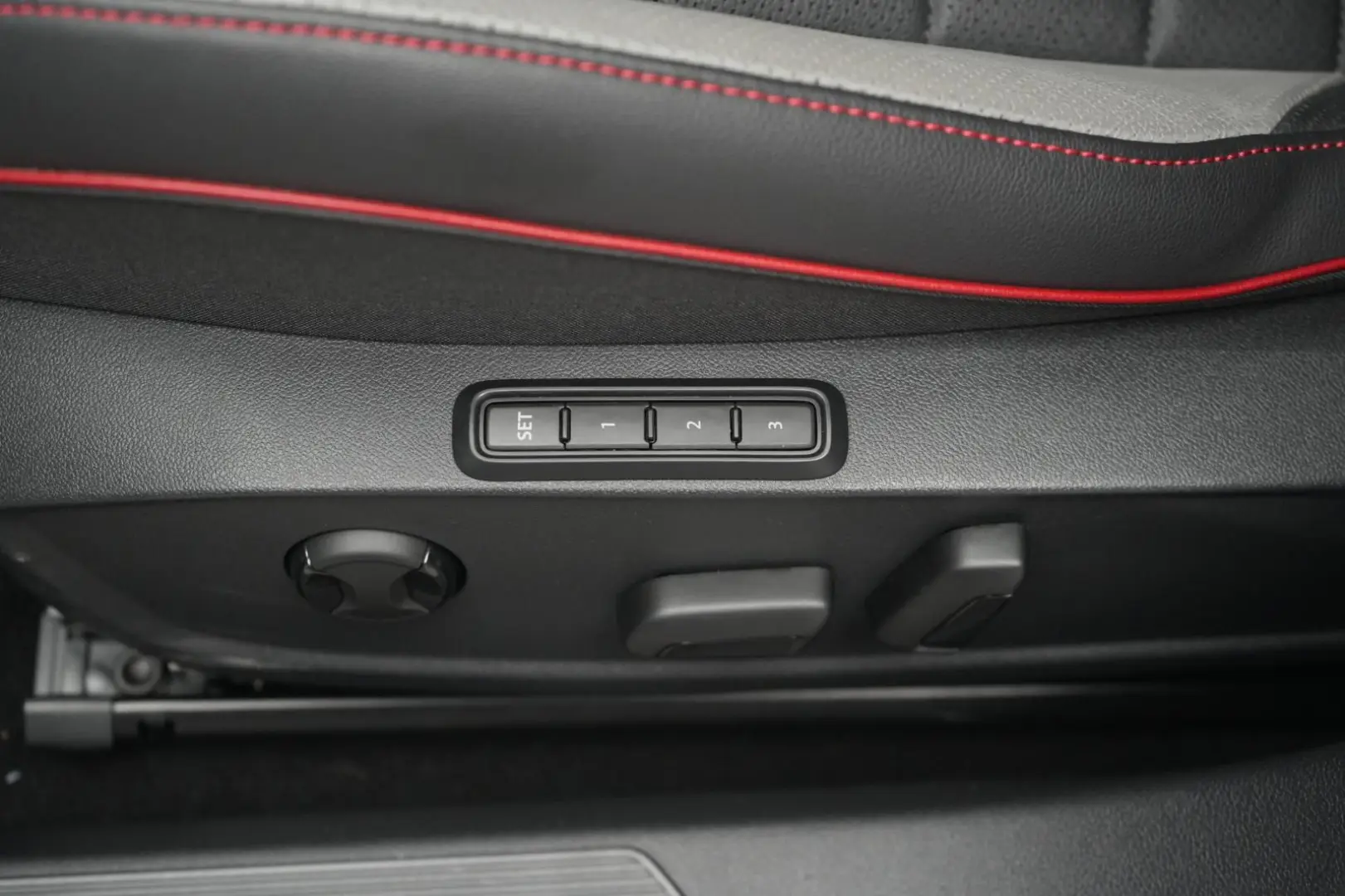 Golf GTI 2.0 TSI DSG Clubsport Leder Kamera Virt