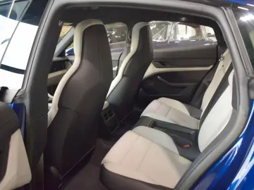 Taycan    SportDesign Paket  Carbon Paket