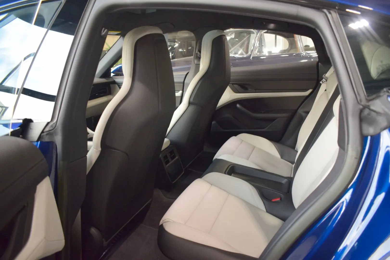 Taycan    SportDesign Paket  Carbon Paket