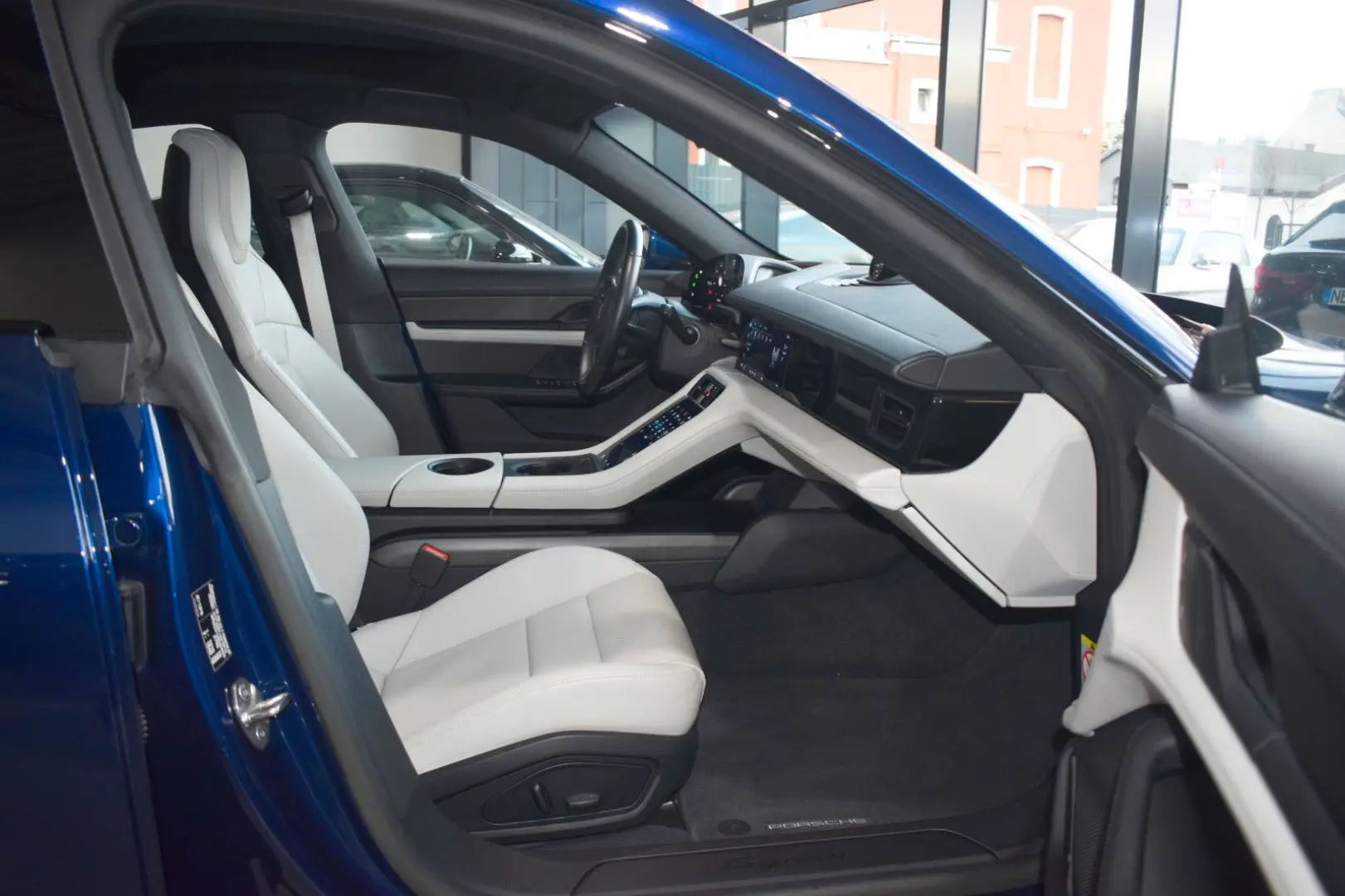 Taycan    SportDesign Paket  Carbon Paket