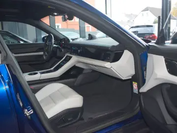 Taycan    SportDesign Paket  Carbon Paket