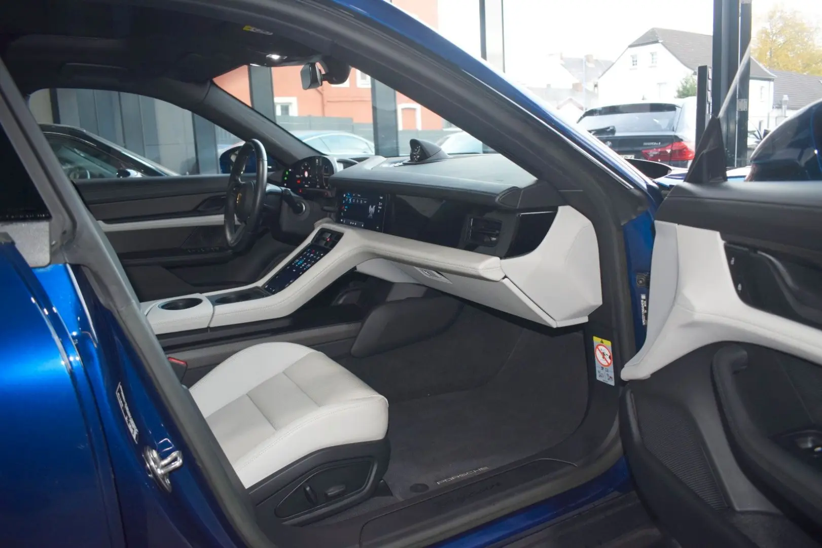 Taycan    SportDesign Paket  Carbon Paket