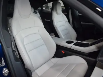 Taycan    SportDesign Paket  Carbon Paket