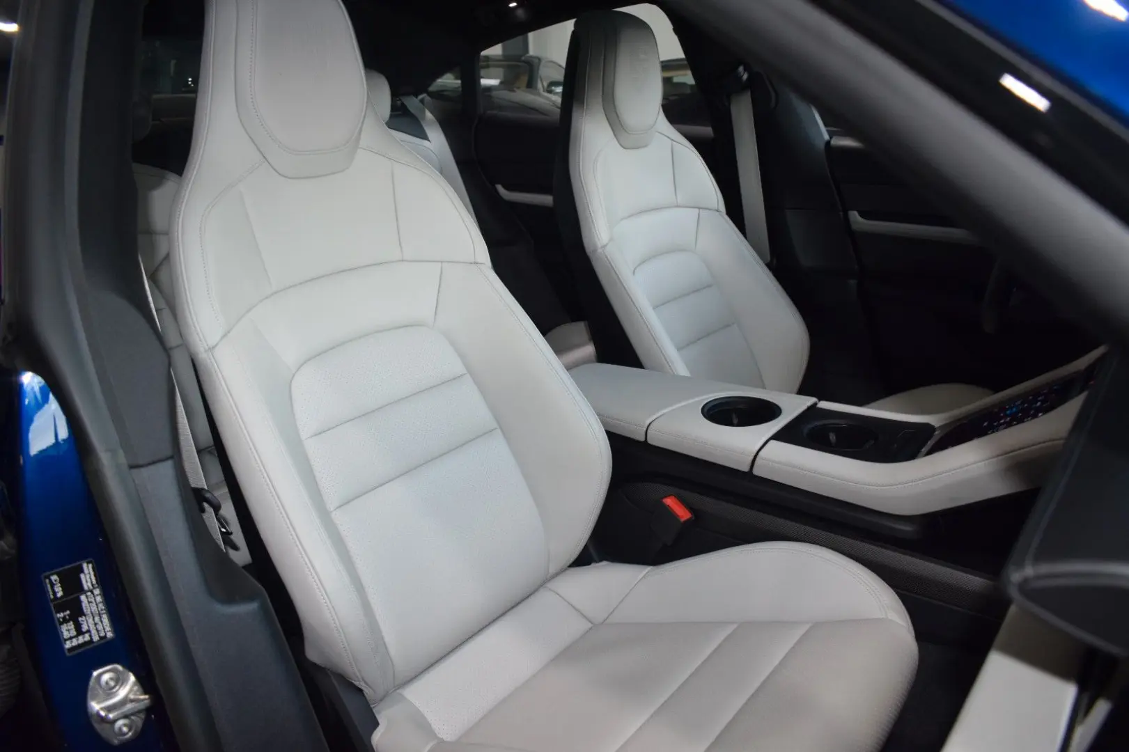 Taycan    SportDesign Paket  Carbon Paket