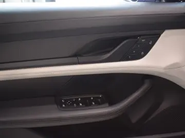 Taycan    SportDesign Paket  Carbon Paket