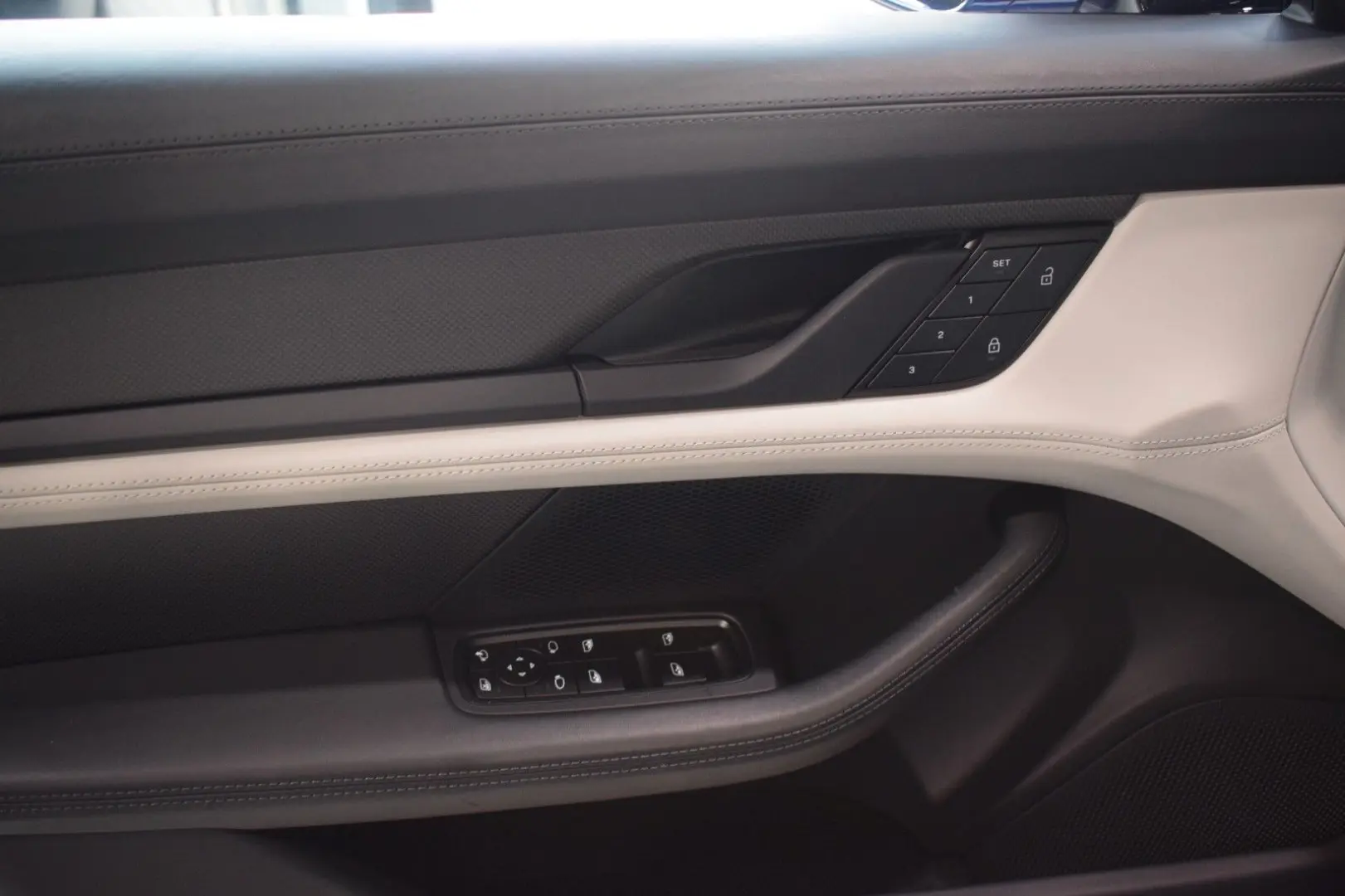 Taycan    SportDesign Paket  Carbon Paket