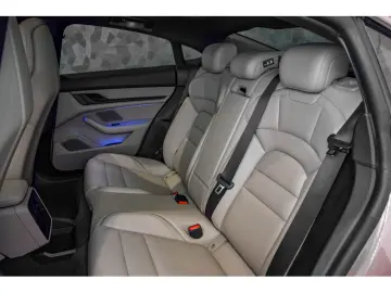 Taycan Batterie Performance Plus - Frozen Berry