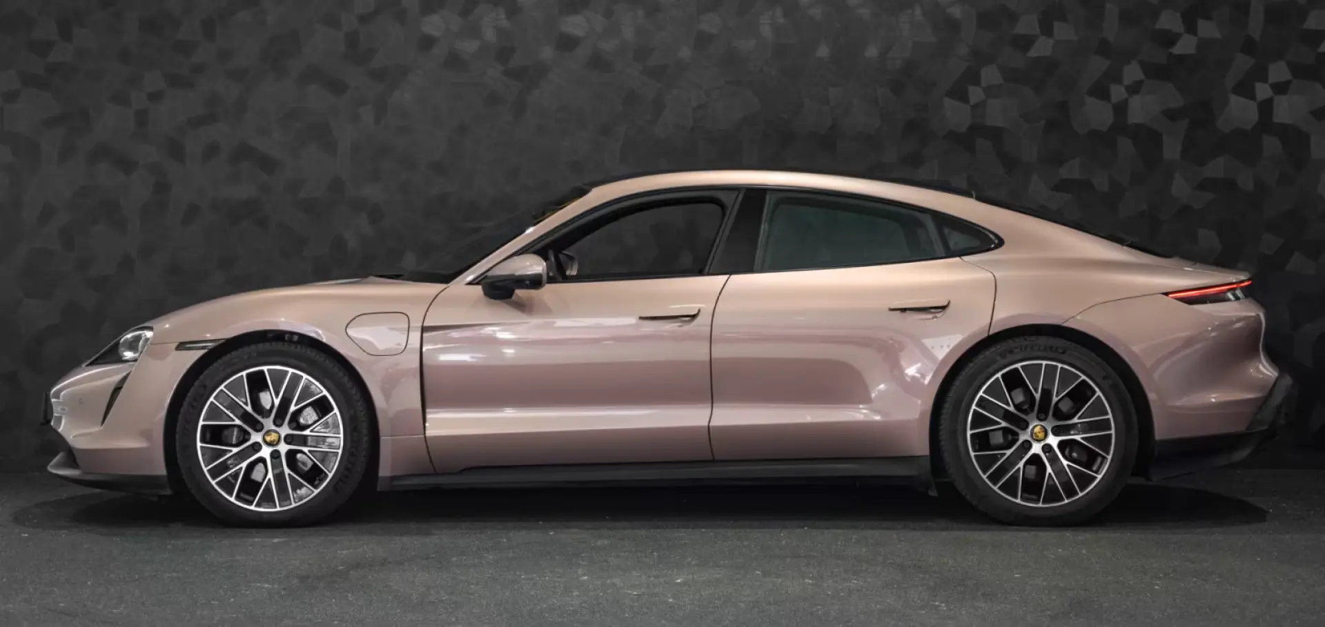 Taycan Batterie Performance Plus - Frozen Berry