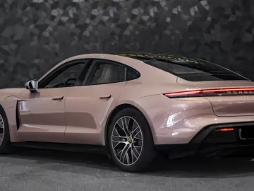 Taycan Batterie Performance Plus - Frozen Berry