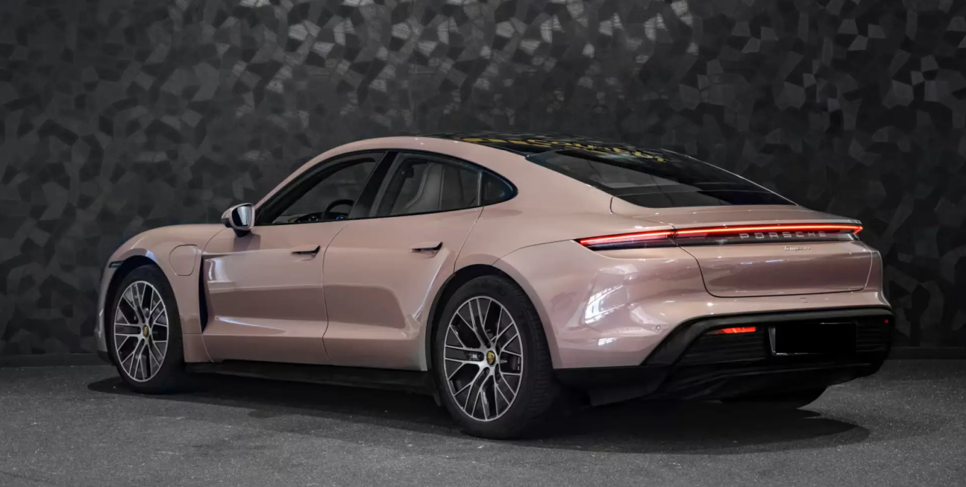 Taycan Batterie Performance Plus - Frozen Berry