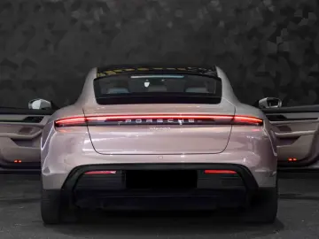 Taycan Batterie Performance Plus - Frozen Berry