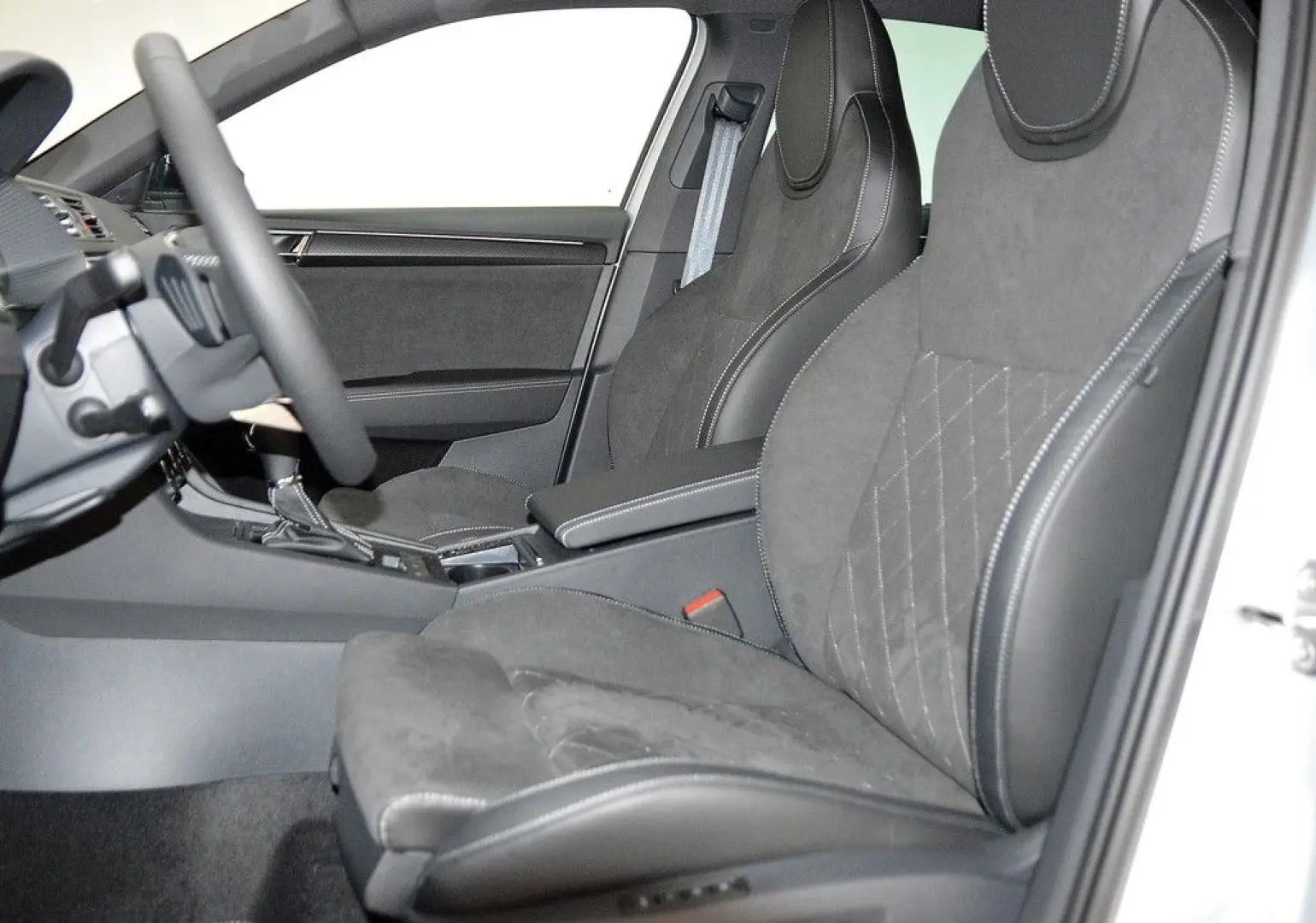 Superb 2.0 TDI DSG 4x4 Sportline STDHZ PANO DCC