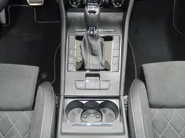 Superb 2.0 TDI DSG 4x4 Sportline STDHZ PANO DCC