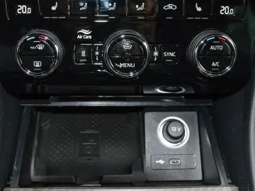 Superb 2.0 TDI DSG 4x4 Sportline STDHZ PANO DCC