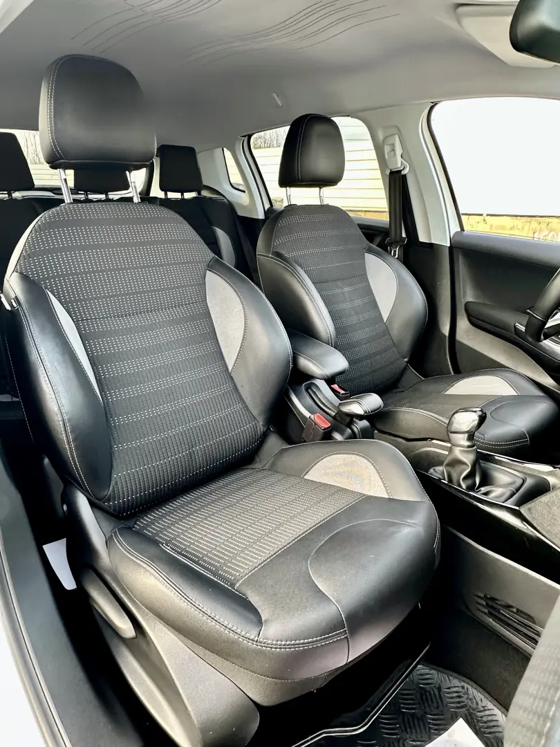 Peugeot 2008  carlig remorcare  104.000km  garantie rate