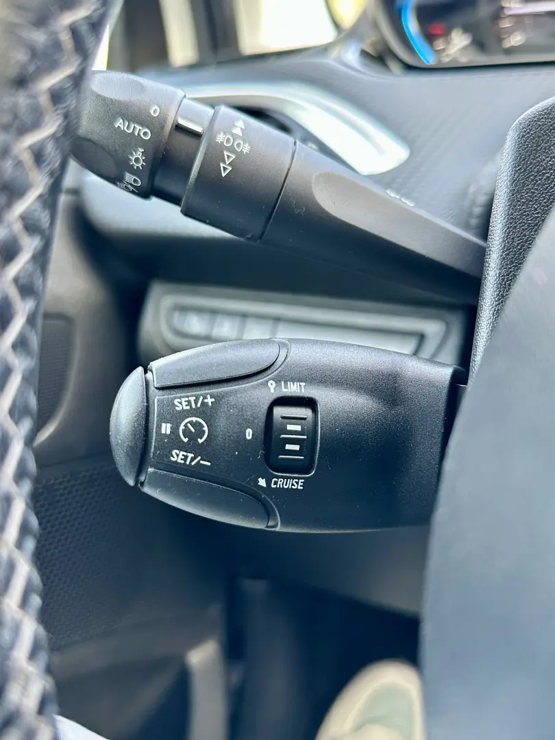 Peugeot 2008  carlig remorcare  104.000km  garantie rate