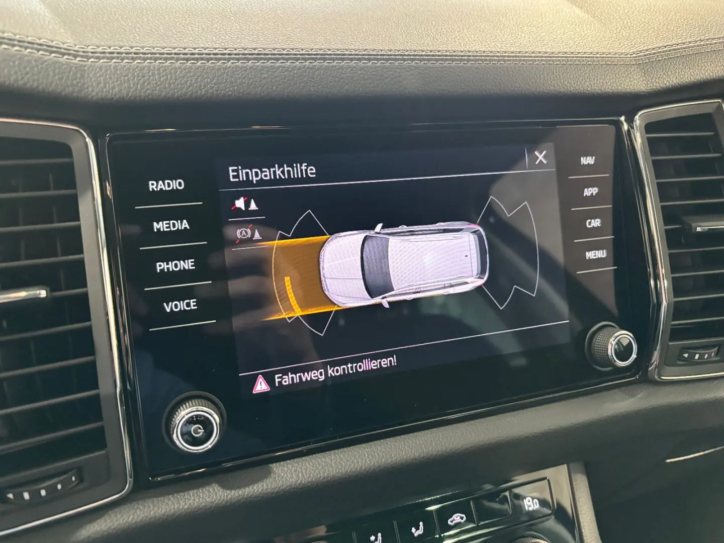 Kodiaq AMBITION BUSINESS-LED-NAVI-PDC-APPLE-DAB